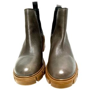 Steve Madden Howler Grey Boots. Size 7 1/2M. NWOB